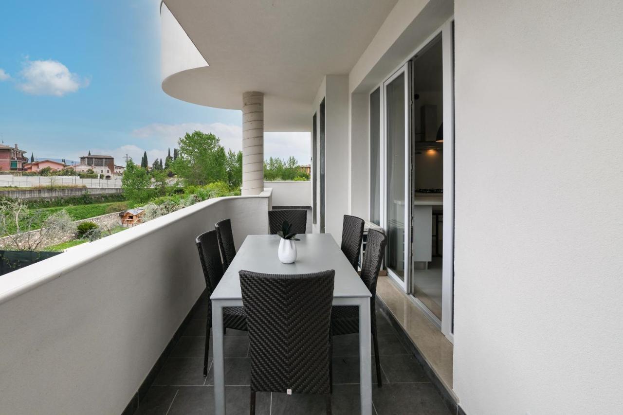 Borgo Degli Ulivi Residence Di Olympic Garda Lake Toscolano-Maderno Exterior foto