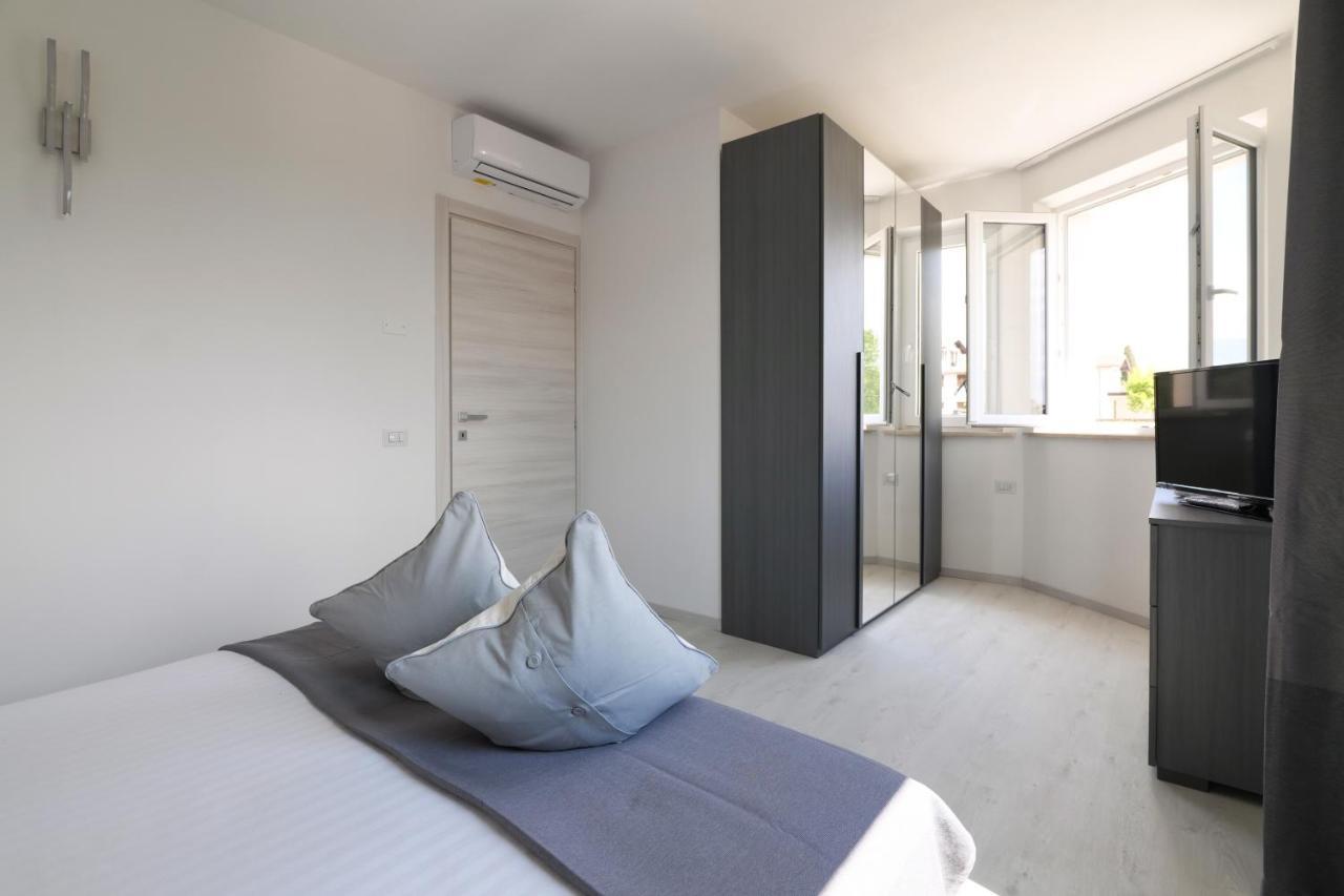 Borgo Degli Ulivi Residence Di Olympic Garda Lake Toscolano-Maderno Exterior foto