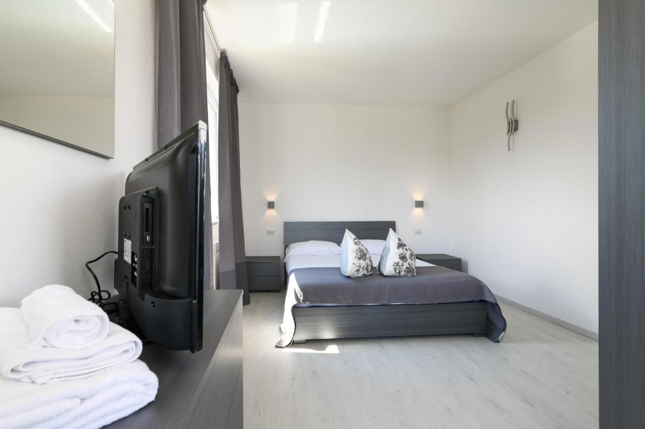 Borgo Degli Ulivi Residence Di Olympic Garda Lake Toscolano-Maderno Exterior foto