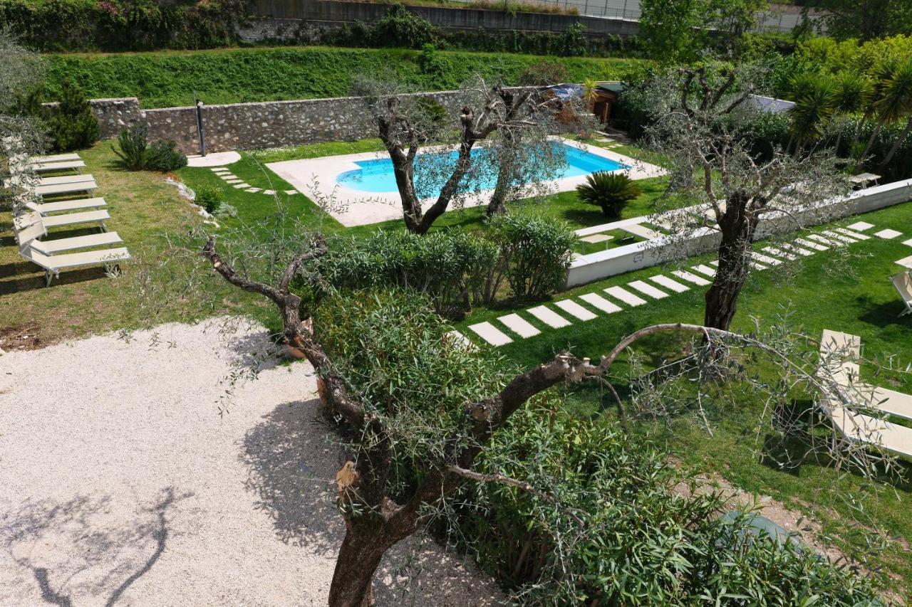 Borgo Degli Ulivi Residence Di Olympic Garda Lake Toscolano-Maderno Exterior foto
